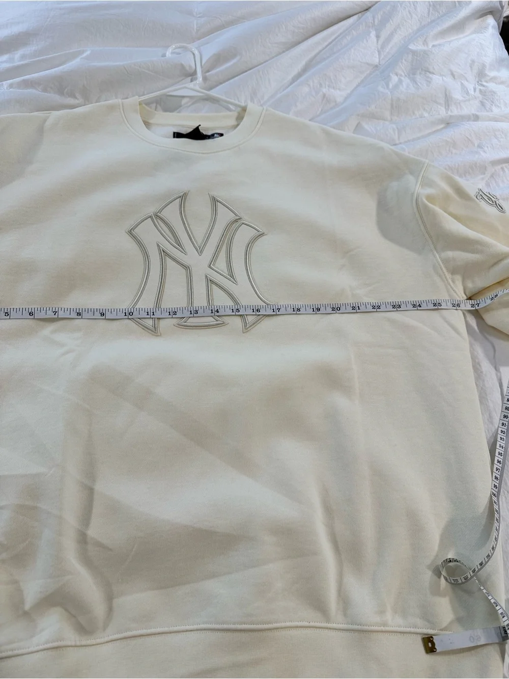 Pro Standard New York Yankees Tonal Logo Crewneck Sweatshirt